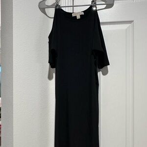 Michael Kors, mini dress, open shoulders, silver shoulder chains.
